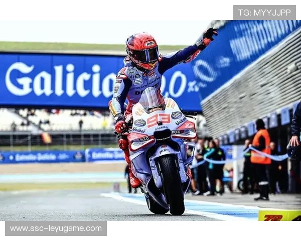 MotoGP车手在湿地条件训练中保持稳定节奏